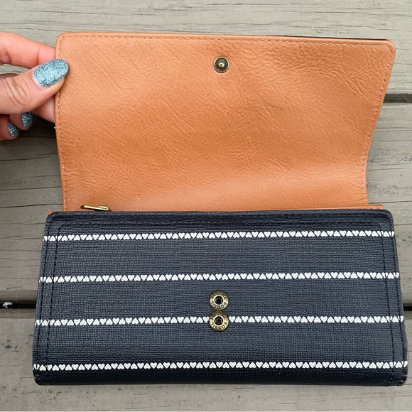 Fossil Logan Leather RFID Flap Clutch Wallet in black and white hearts pattern - Picture 9 of 14